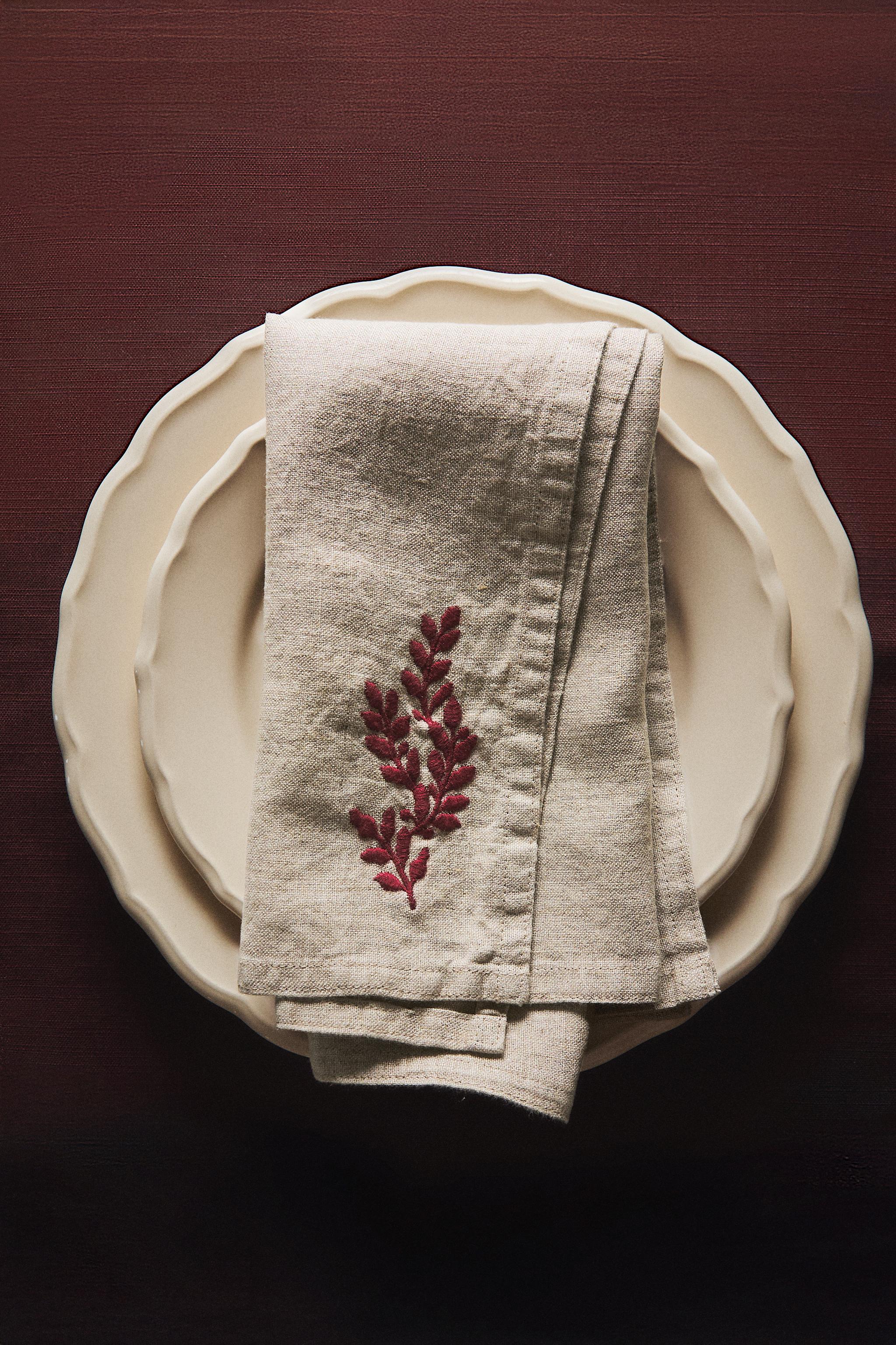 SET OF CHRISTMAS RED LEAF LINEN NAPKINS (SET OF 2)